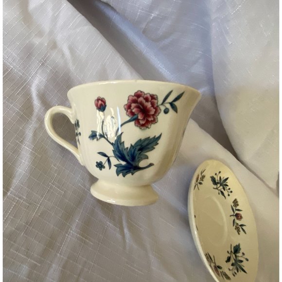 Wedgwood Williamsburg Potpourri Footed Tea Cup with Saucer - Picture 7 of 10